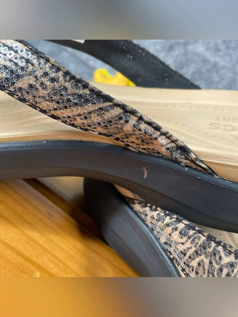 Crocs Capri V Sequin Flip Flops Womens Size 10 Black Tan Animal Print Sandals